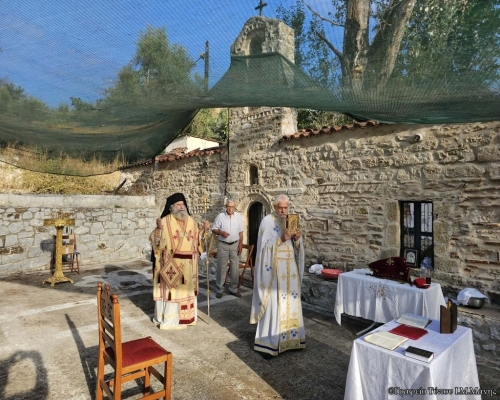 Ὁ Μητροπολίτης Μάνης τέλεσε τήν Θ. Λειτουργία στό καμμένο ἐξωκκλήσιο Ἁγ. Ἰωάννου στά «Ἀλεξιάνικα»